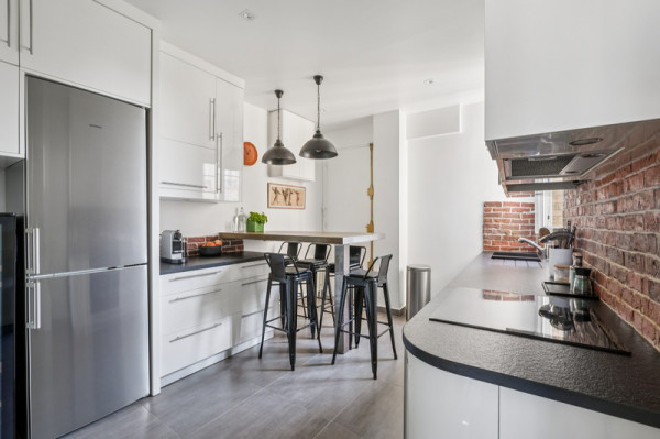 Cuisine avec crédence en briques