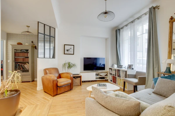 Création d'une séparation entre le salon et l'entrée avec une verrière atelier, Marion Millet Architecte.