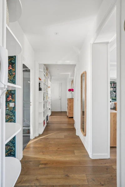 Entrée avec rangements su mesure. Marion Millet architecte 