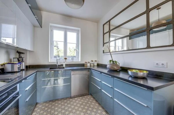 Rénovation maison Suresnes, cuisine granit noir, Marion Millet Architecte.
