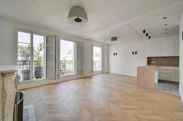 Rénovation appartement Haussmannien, Parquet point de Hongrie, Plafonnier Djembé Marset, Appliques Weber et Ducré, Marion Millet Architecte.  