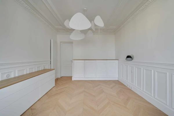 Rénovation appartement Paris, Chambre, parquet point de Hongrie, meuble sur mesure. Marion Millet Architecte. 